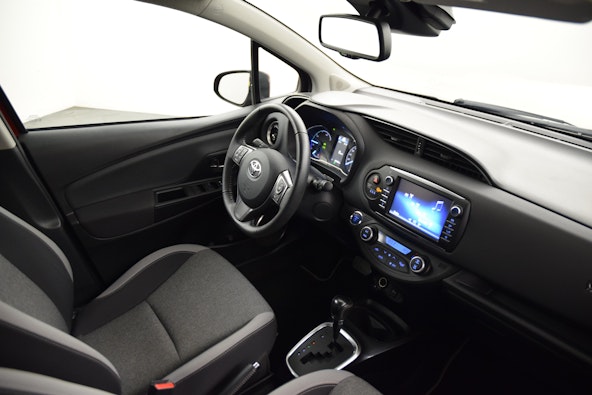 Vehicle image 10
