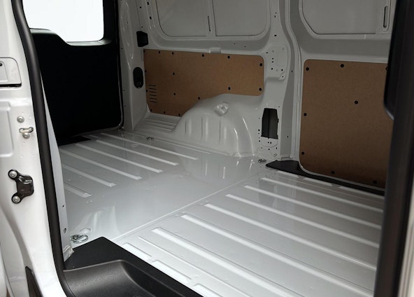 Vehicle image 14 Vehicle image 14