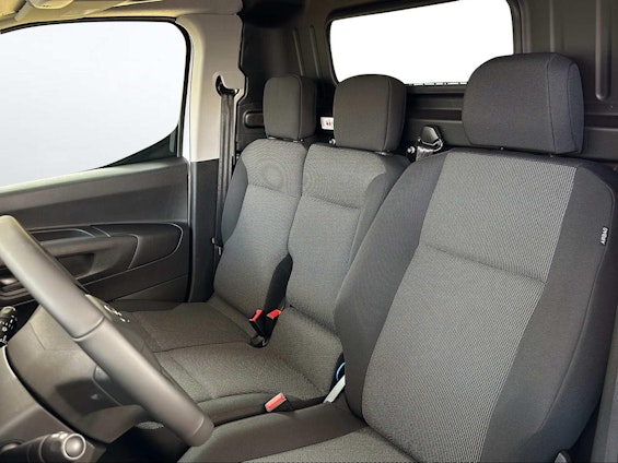 Vehicle image 9 Vehicle image 9