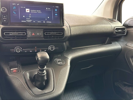 Vehicle image 12 Vehicle image 12