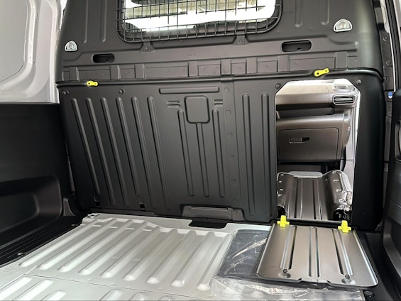 Vehicle image 15 Vehicle image 15