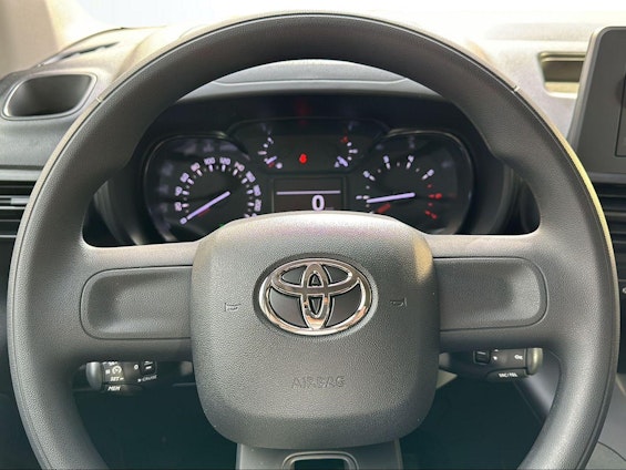 Vehicle image 15 Vehicle image 15