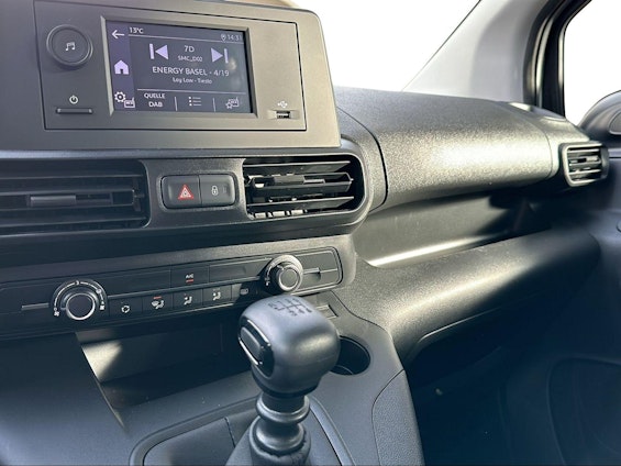 Vehicle image 12 Vehicle image 12