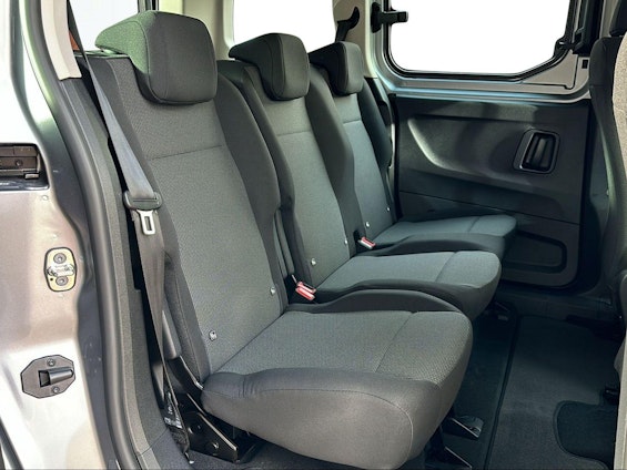 Vehicle image 14 Vehicle image 14