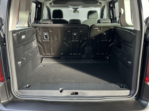 Vehicle image 6 Vehicle image 6