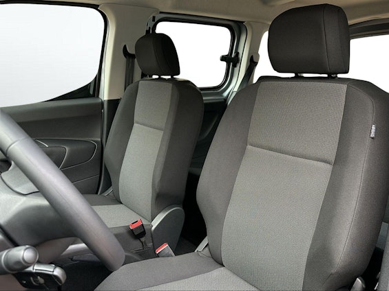 Vehicle image 9 Vehicle image 9