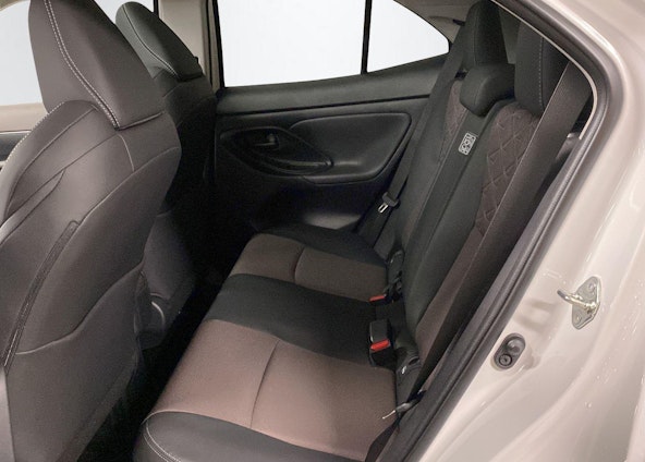 Vehicle image 4 Vehicle image 4