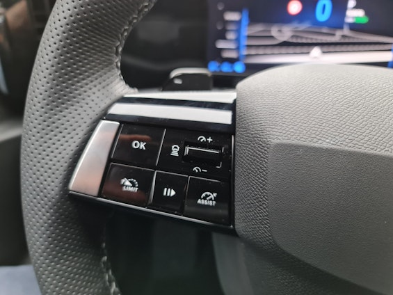 Vehicle image 16 Vehicle image 16