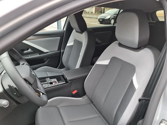 Vehicle image 6 Vehicle image 6