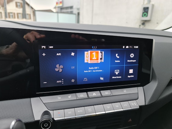 Vehicle image 14 Vehicle image 14