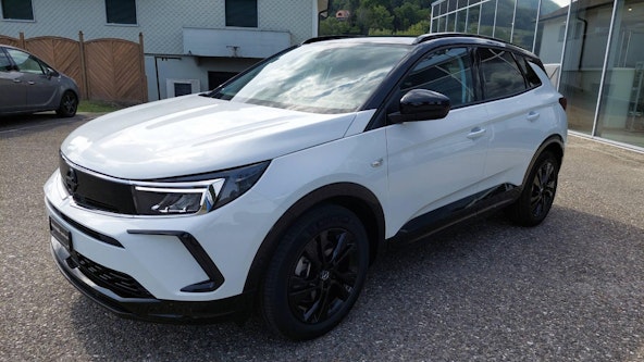 Vehicle image 4 Vehicle image 4