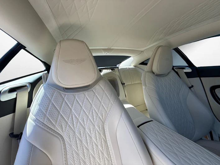Fahrzeugbild ASTON MARTIN DB12