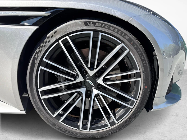 Fahrzeugbild ASTON MARTIN DB12