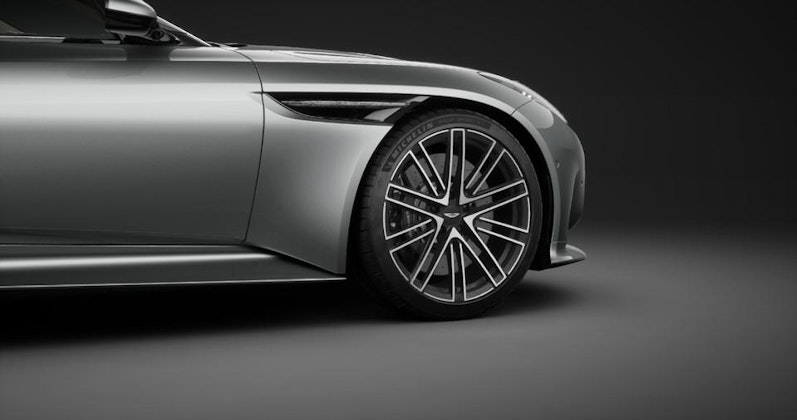 Vehicle image ASTON MARTIN DB12
