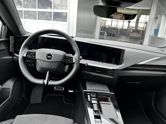 Vehicle image 3 Vehicle image 3