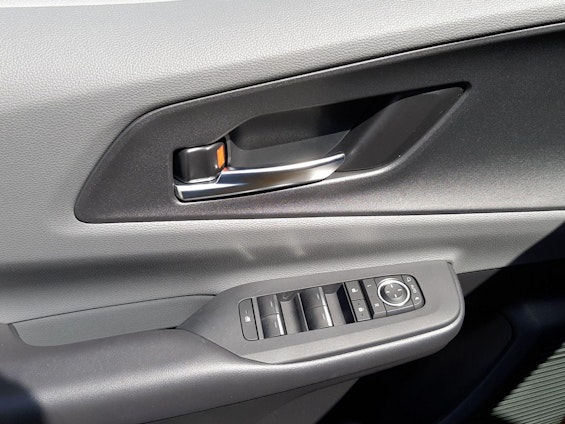 Vehicle image 14 Vehicle image 14