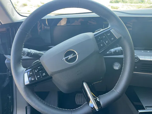 Opel Astra 1.6 T (180 PS) PHEV Swiss Plus
