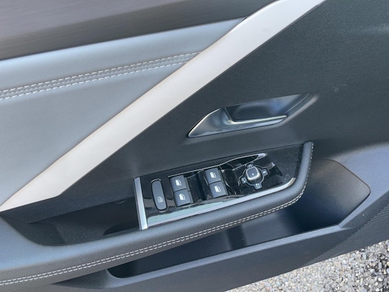 Vehicle image 8 Vehicle image 8