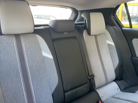 Vehicle image 9 Vehicle image 9