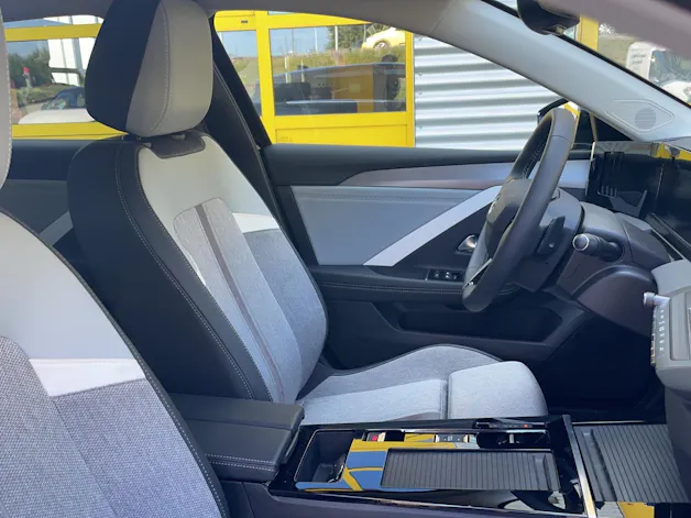 Opel Astra 1.6 T (180 PS) PHEV Swiss Plus