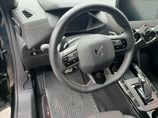 DS Automobiles 3 Crossback 1.2 PureTech 155 Performance Line