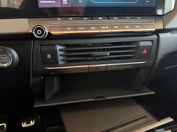 Vehicle image 12 Vehicle image 12