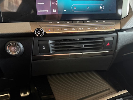 Vehicle image 13 Vehicle image 13