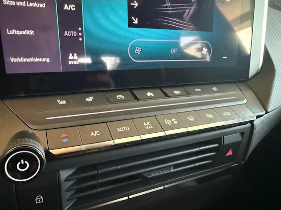 Vehicle image 9 Vehicle image 9