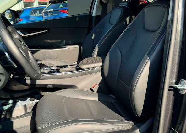 Vehicle image 10 Vehicle image 10