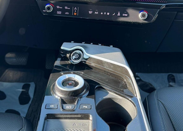 Vehicle image 16 Vehicle image 16