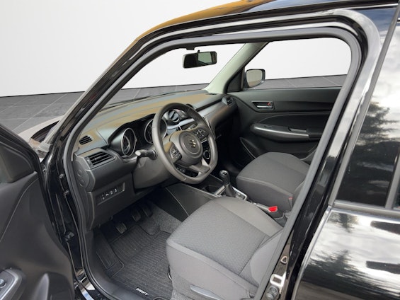 Vehicle image 4 Vehicle image 4