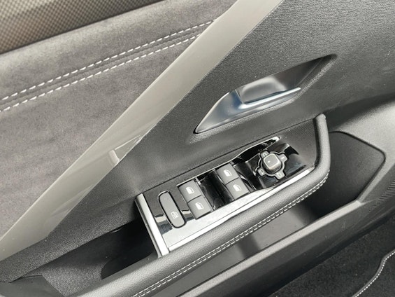 Vehicle image 7 Vehicle image 7