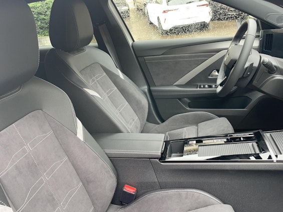 Vehicle image 13 Vehicle image 13