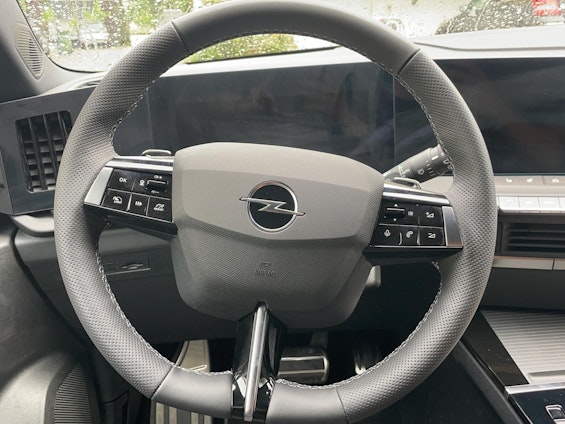 Vehicle image 6 Vehicle image 6