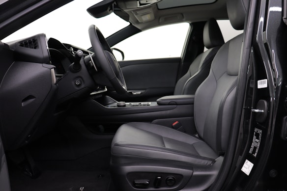 LEXUS RZ 450e Comfort 2