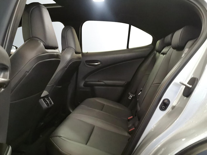 Vehicle image LEXUS UX