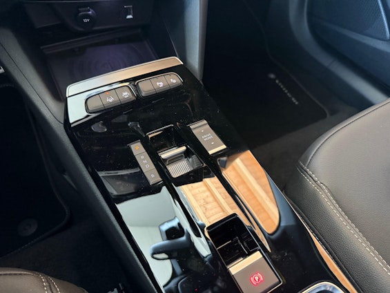 Vehicle image 15 Vehicle image 15