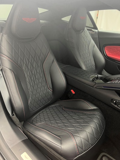 Fahrzeugbild ASTON MARTIN DB12