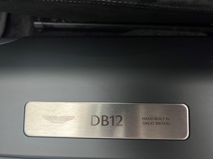 Fahrzeugbild ASTON MARTIN DB12