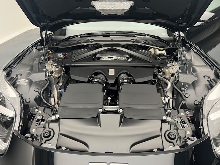 Fahrzeugbild ASTON MARTIN DB12