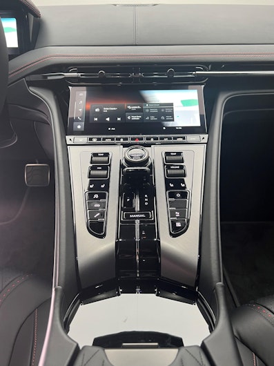 Fahrzeugbild ASTON MARTIN DB12