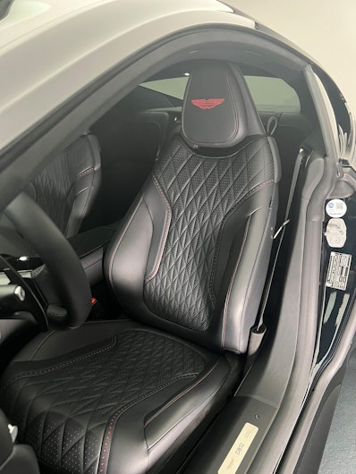 Fahrzeugbild ASTON MARTIN DB12