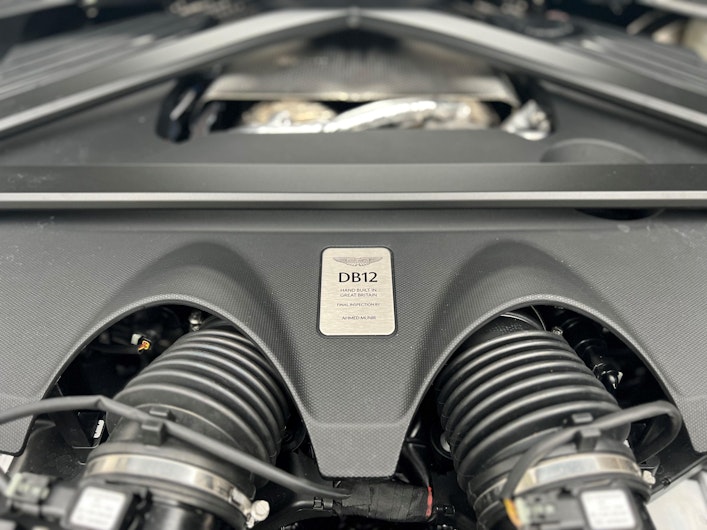 Fahrzeugbild ASTON MARTIN DB12