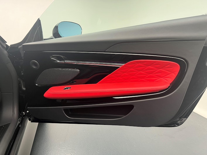 Fahrzeugbild ASTON MARTIN DB12