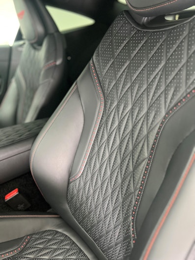 Fahrzeugbild ASTON MARTIN DB12