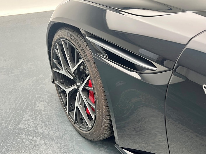 Fahrzeugbild ASTON MARTIN DB12