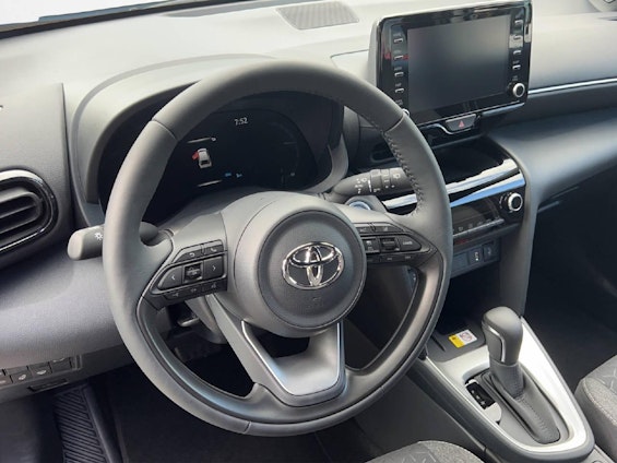 Vehicle image 10