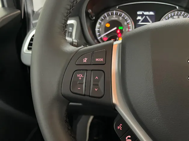 Suzuki S-Cross 1.5 Compact Top Hybrid 4x4