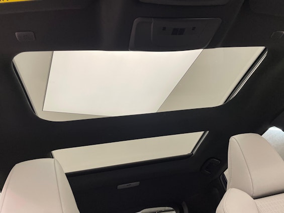 Vehicle image 16 Vehicle image 16