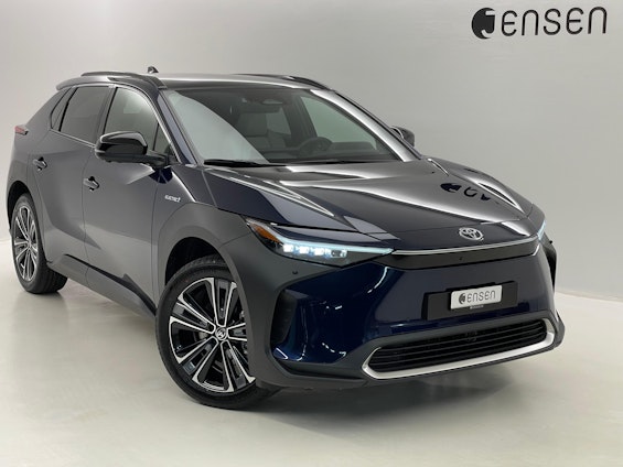 First vehicle image First vehicle image